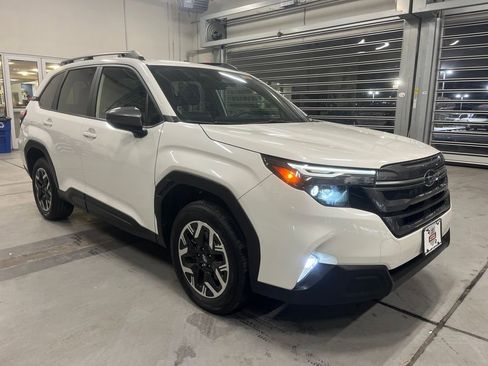 Certified 2025 Subaru Forester Premium image 1