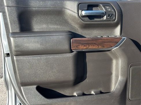 Used 2020 GMC Sierra 1500 SLT image 17