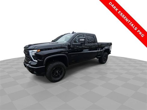 Used 2025 Chevrolet Silverado 2500 ZR2 w/ Technology Package image 4