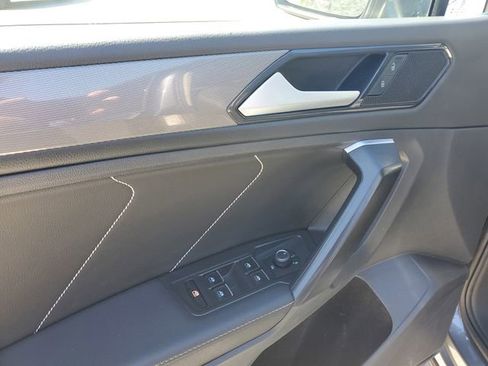 Used 2023 Volkswagen Tiguan SE image 16