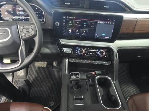 Used 2023 GMC Sierra 1500 Denali Ultimate AWD/4WD image 7