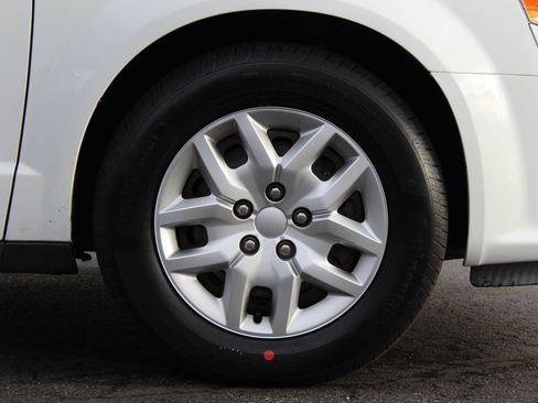 Used 2016 Dodge Grand Caravan American Value Package image 22