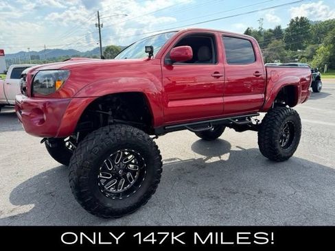 Used 2011 Toyota Tacoma 4x4 Double Cab w/ TRD Sport Pkg image 5