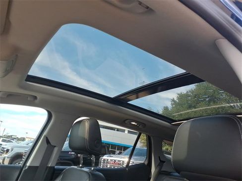 Used 2022 GMC Terrain SLT w/ Tech Package image 21