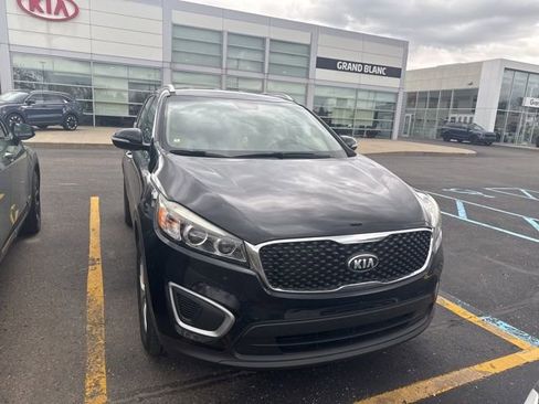 Used 2017 Kia Sorento FWD w/ LX Convenience Package image 2
