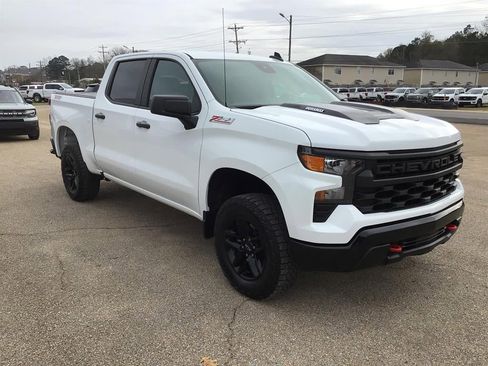 Used 2023 Chevrolet Silverado 1500 Custom Trail Boss image 9