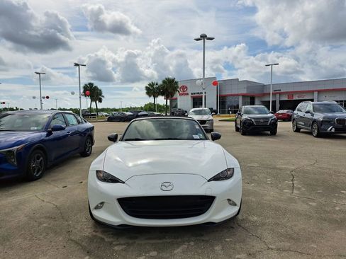 Used 2016 MAZDA MX-5 Miata Sport RWD image 2