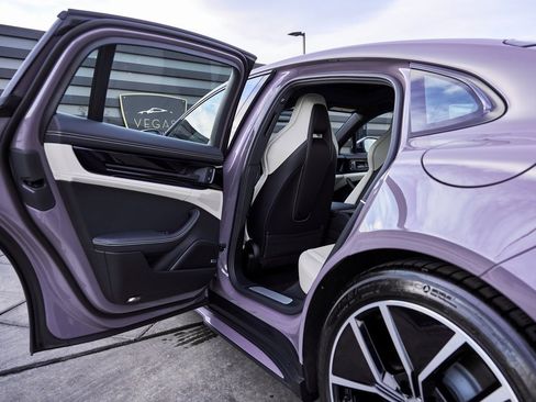 Used 2025 Porsche Panamera 4 w/ Premium Package image 33