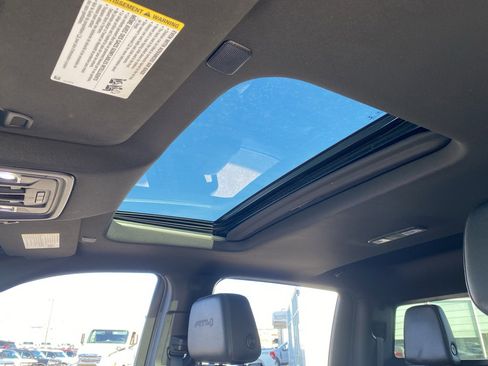 Used 2022 GMC Sierra 1500 AT4 w/ AT4 Preferred Package image 12