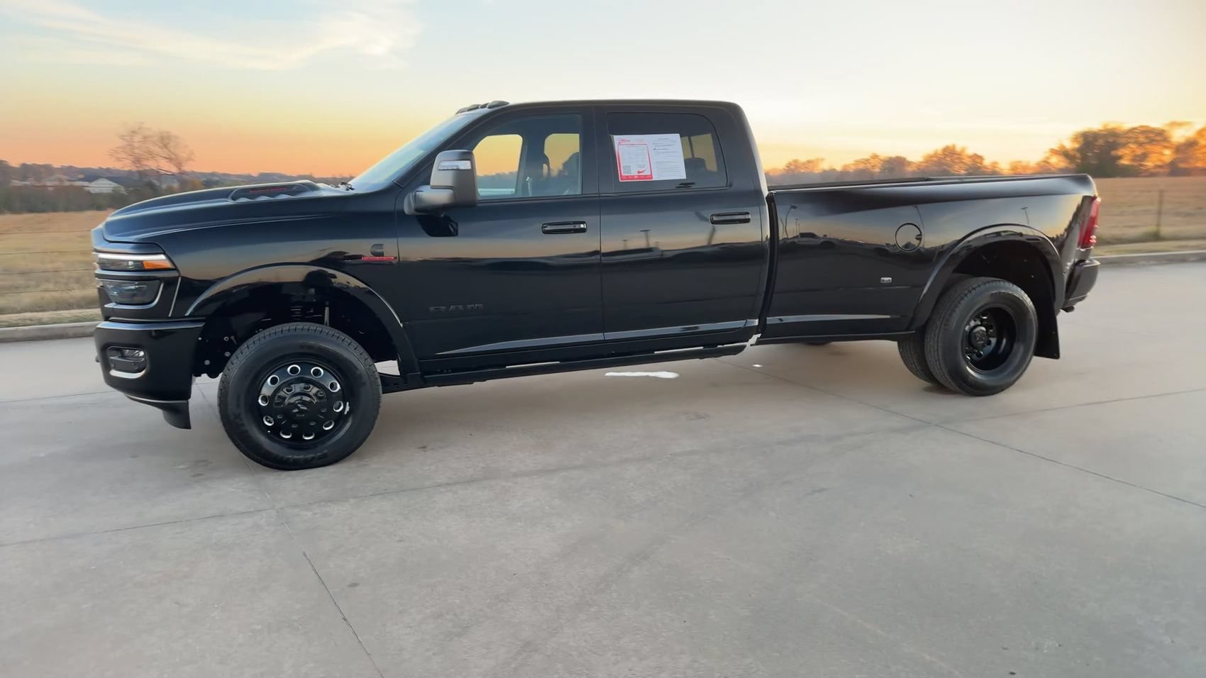 Used 2025 RAM 3500 Limited AWD/4WD image 4