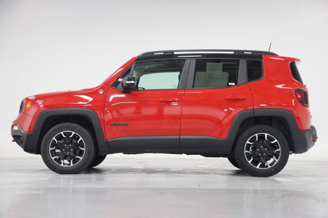 Used 2023 Jeep Renegade Trailhawk w/ Trailhawk Elite Group AWD/4WD image 8