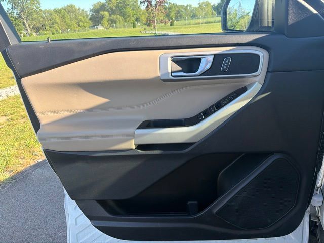 Used 2021 Ford Explorer XLT w/ Equipment Group 202A AWD/4WD image 25