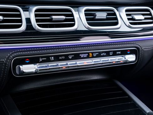 Used 2024 Mercedes-Benz GLS 450 4MATIC image 30