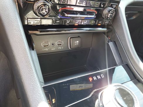 New 2025 Jeep Grand Cherokee Limited w/ Black Appearance Package image 19