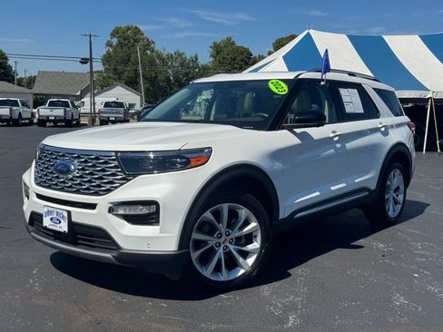Certified 2023 Ford Explorer Platinum w/ Technology Package AWD/4WD image 32