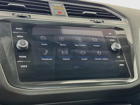 Used 2019 Volkswagen Tiguan SE w/ Panoramic Sunroof Package AWD/4WD image 16