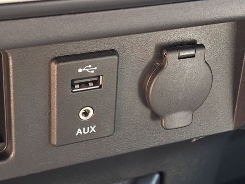Used 2017 Nissan Titan S AWD/4WD image 22