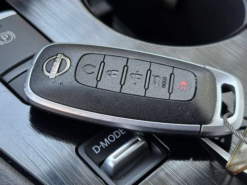 Used 2025 Nissan Rogue SV FWD image 25