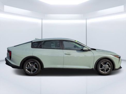 Used 2025 Kia K4 FWD image 2