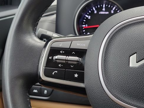 Used 2024 Kia Carnival LX FWD image 22
