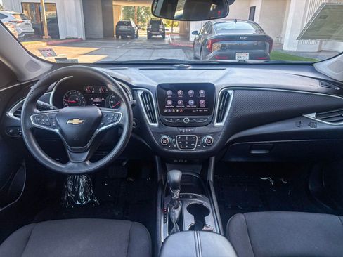 Used 2024 Chevrolet Malibu LT FWD image 16