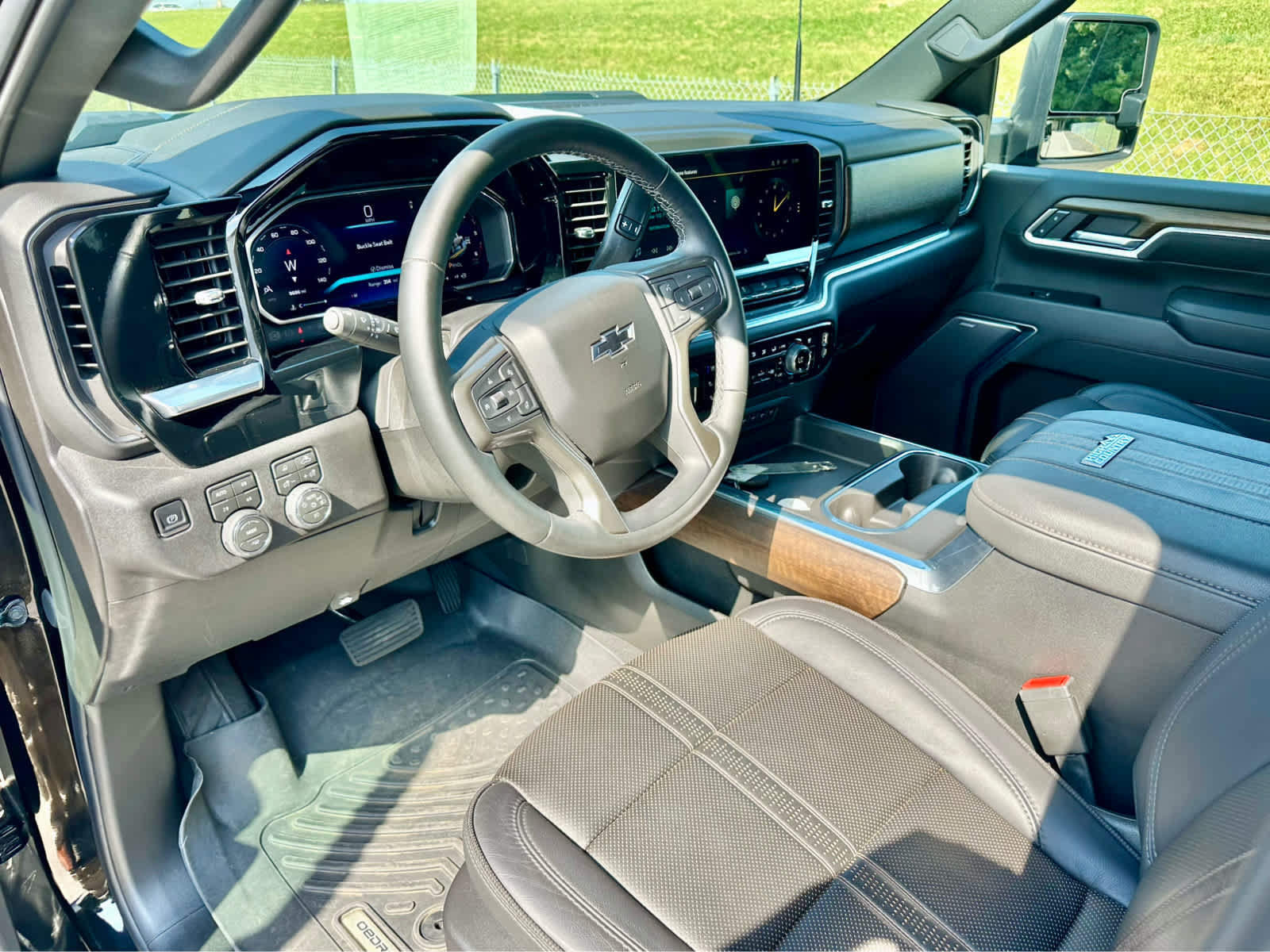 Used 2026 Chevrolet Silverado 2500 High Country w/ Midnight Edition AWD/4WD image 11