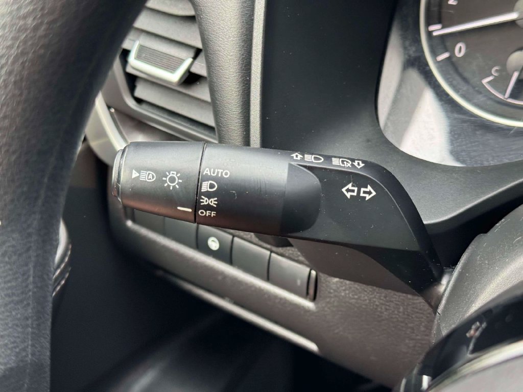 Used 2023 Nissan Rogue SV AWD/4WD image 23