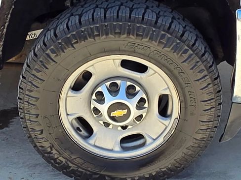 Used 2018 Chevrolet Silverado 2500 W/T AWD/4WD image 32