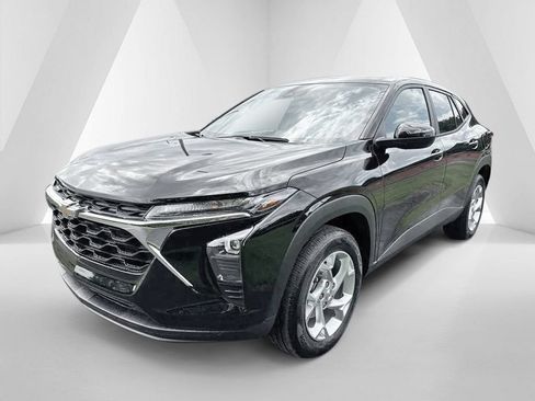 New 2026 Chevrolet Trax LS w/ LS Convenience Package FWD image 3