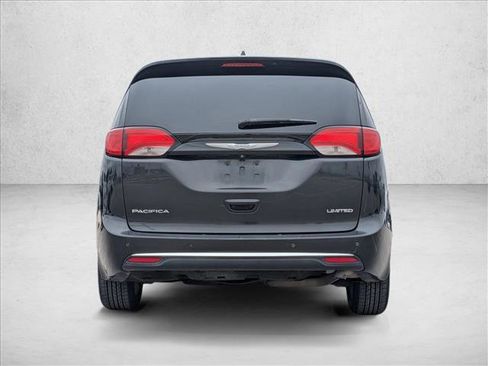 Used 2020 Chrysler Pacifica Limited image 6