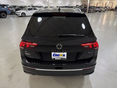 Certified 2024 Volkswagen Tiguan SE w/ Panoramic Sunroof Package AWD/4WD image 8
