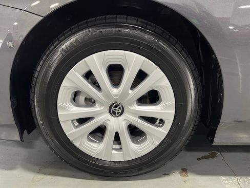 Certified 2022 Toyota Prius LE FWD image 9