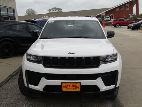 New 2026 Jeep Grand Cherokee Altitude AWD/4WD image 13