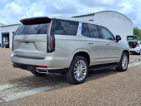 Used 2023 Cadillac Escalade Premium Luxury image 4