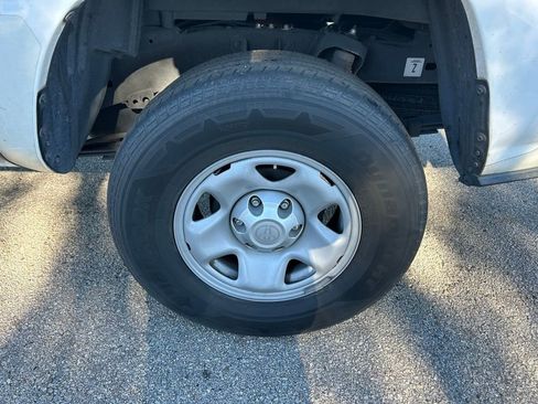 Used 2016 Toyota Tacoma SR image 9