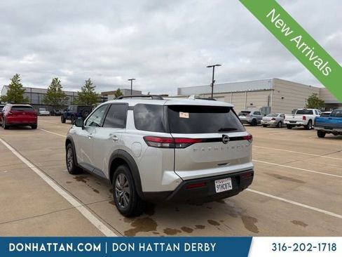 Used 2025 Nissan Pathfinder SV FWD image 4