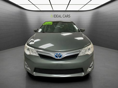 Used 2012 Toyota Camry XLE w/ Leather Pkg FWD image 2