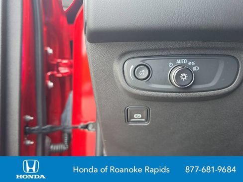 Used 2024 GMC Terrain SLE w/ Elevation Edition FWD image 29