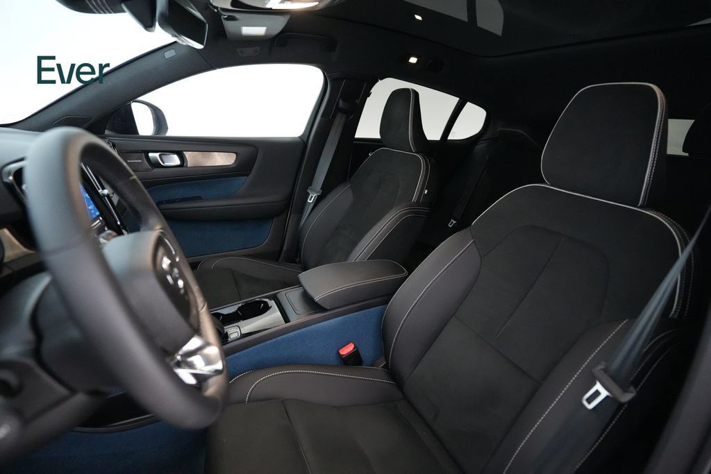 Used 2023 Volvo C40 P8 Recharge Ultimate AWD/4WD image 4