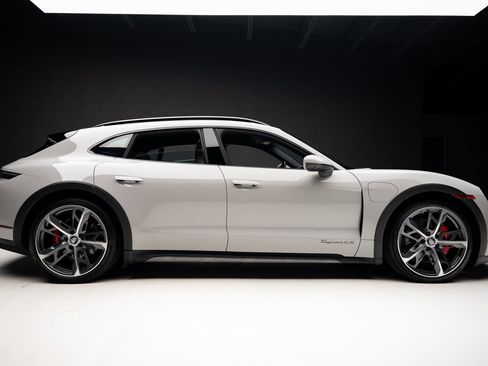 Used 2023 Porsche Taycan 4S image 33