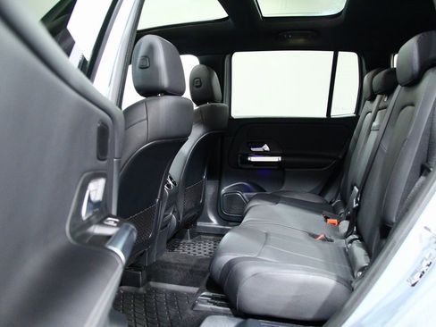 Used 2025 Mercedes-Benz GLB 250 4MATIC image 29