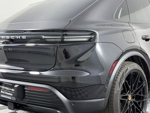 Certified 2025 Porsche Macan 4S Electric AWD/4WD image 24