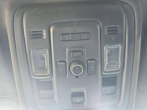 Used 2022 Chevrolet Tahoe RST w/ Luxury Package AWD/4WD image 28