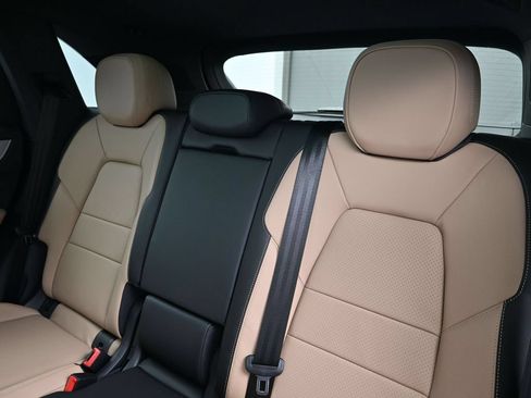 Certified 2026 Porsche Cayenne AWD/4WD image 6