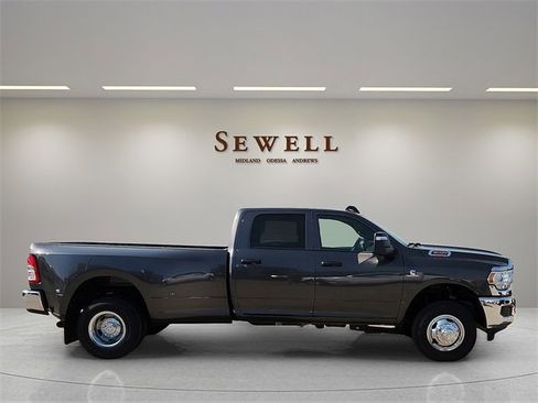 Used 2024 RAM 3500 Tradesman w/ Chrome Appearance Group image 16