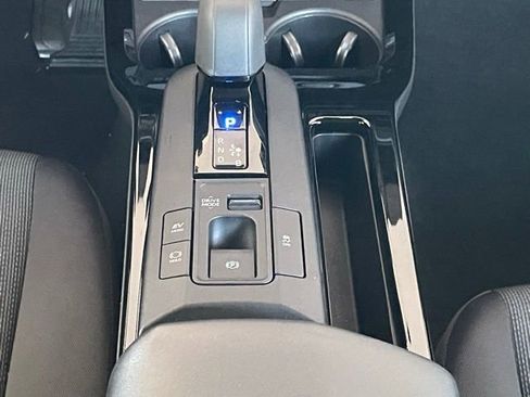 Used 2025 Toyota Prius LE FWD image 14