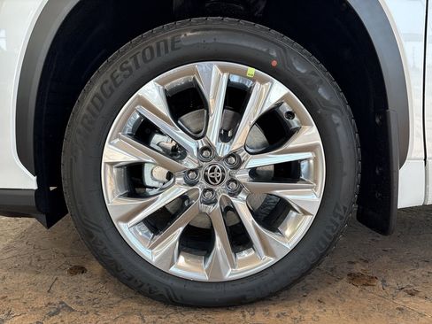 New 2026 Toyota Highlander Limited image 10