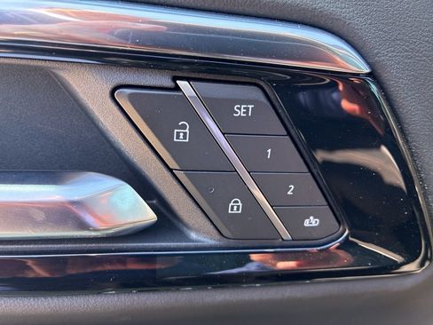 Used 2025 Chevrolet Tahoe High Country image 10