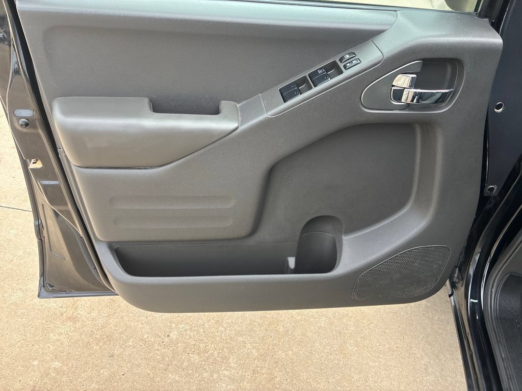 Used 2018 Nissan Frontier PRO-4X AWD/4WD image 10