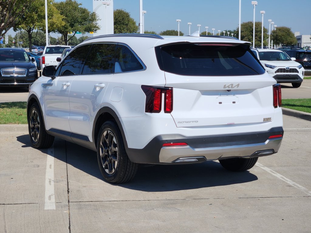 Used 2025 Kia Sorento S w/ Panoramic Sunroof Package FWD image 3